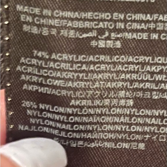 Beautiful Open Knit Sweater, long sleeves - perfect with pretty undergarments! - Picture 9 of 12